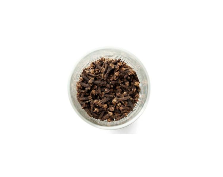 Nelliker. Uåbnede blomsterknopper fra stauden nellike. Fast medspiller i ensemblet af karrykrydderier. Ingrediens i kinesisk five spice. Dominerende, sød og gennemtrængende smag. 