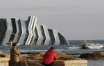 forlis. 'Costa Condordia' ligger tæt på kysten til den toscanske ø Giglio. 