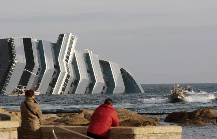 forlis. 'Costa Condordia' ligger tæt på kysten til den toscanske ø Giglio. 