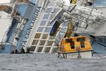 REDNINGSARBEJDE. 21 personer er fortsat savnet efter, at 'Costa Concordia' forliste for en uge siden. 