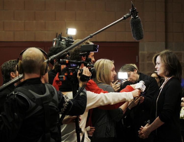 Spotlight. Skuespilleren Sigourney Weaver bliver her interviewet til premieren på 'Red Lights'. 