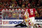 sejrsmålet. På en aflvering fra Mikkel Hansen scorede Hans Lindberg til 33-32 i sidste sekund. 