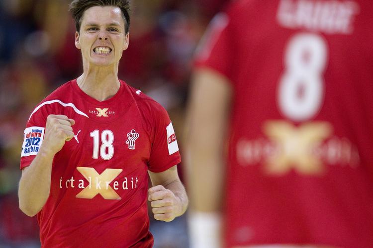 matchvinderen. Et blik på tavlen viste Hans Lindberg, at det skulle gå hurtigt med at få afsluttet. Og det gjord e det så. 