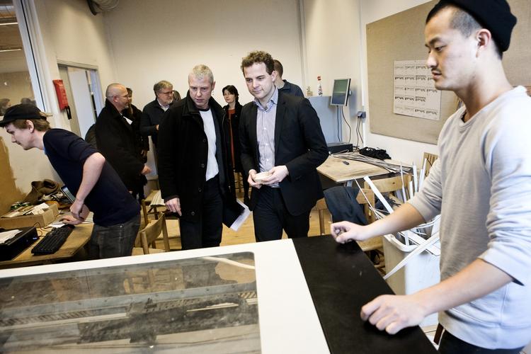 Udlængsel. Uddannelsesminister Morten Østergaard (R) vil have alle danske studerende til at pakke videnslyst og rygsæk og studere ude i den store verden. 