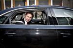 Benzinsluger. Europaminister Nicolai Wammen fotograferet da han sidste år kørte til dronningen for at blive præsenteret som ny minister. I dag kører han i en Mercedes-Benz S320 L CDI, som kører sølle godt 11 kilometer på en liter. 