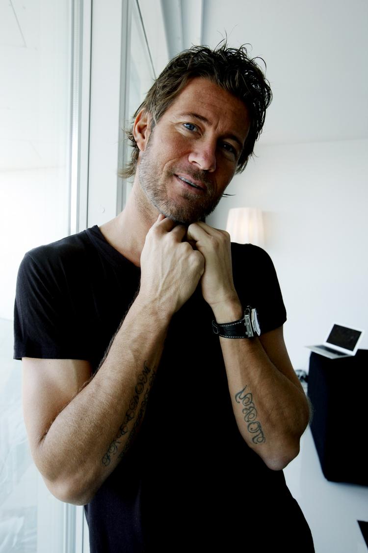 Navneforandring. Den tidligere tennisspiller Frederik Fetterlein har været en tur forbi numerolog og hedder nu Fredrick Joshua Fetterlein. Numerologen lovede ham et 2012 fuldt af succes. 