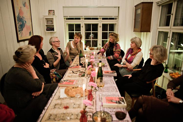 Kun for kvinder. De 11 medlemmer af litteraturklubben i Valby har både appetit på intellektuel føde og hinandens gode selskab. 