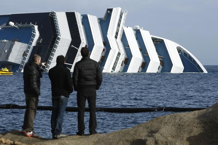 grundstødt. Krydstogtskibet 'Costa Concordia' gik på grund ud for Giglio i det sydlige Toscana for lidt over en uge siden. Officielt savnes 20 passagerer, men tallet kan være højere, hvis der har været blinde passagerer om bord. 