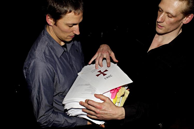 Indsigt. Vi skylder os selv, vores demokrati og  vores muslimske medborgere at undersøge den fremmedfjendtlige ideologi, der ligger til grund for Breiviks fatale handling, skriver Christian Lollike (tv.), Instruktør og kunstnerisk leder på CaféTeatret. 