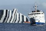 dødssejler. Fredag 13. januar gik krydstogtskibet 'Costa Concordia' på grund ud for Italiens vestkyst. Her ligger det fortsat. Det foreløbige dødstal har netop nået 15, mens 17 personer fortsat savnes. 