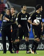 Sammehold. Sergio Ramos (t.v. med Mourinho) forsikrer, at Real Madrid-truppen ikke er splittet. 