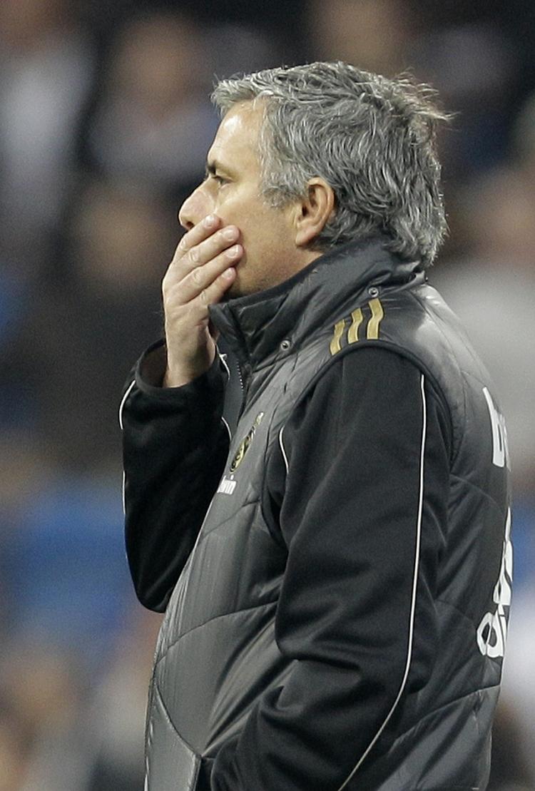 Udløbsdato. Hvis Real Madrid taber til Barcelona onsdag aften, kan det være, at Real-ledelsen træffer en fyringsbeslutning. Klubbens ledelse har tidligere fyret succestrænere - tyske Jupp Heynckes blev sat fra bestillingen få dage efter finalesejren i Champions League i 1998, fordi holdet kun sluttede som 4'er i ligaen. 