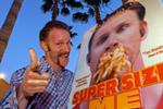 Morgan Spurlock fik stor succes med filmen 'Super Size Me', hvor han udelukkende levede af McDonalds-mad i 30 dage. Og tog 11 kilo på.  