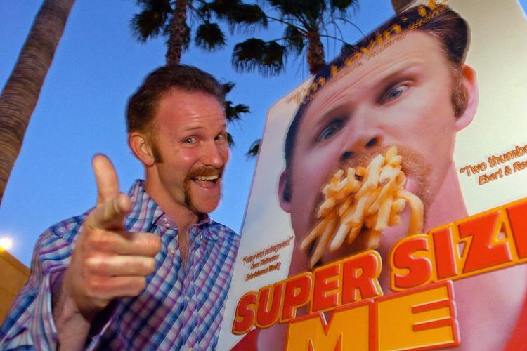 Morgan Spurlock fik stor succes med filmen 'Super Size Me', hvor han udelukkende levede af McDonalds-mad i 30 dage. Og tog 11 kilo på.  