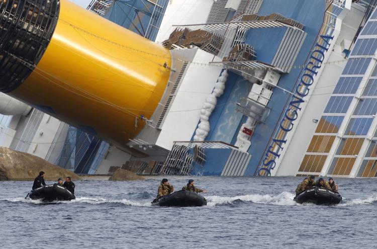 forlist. 'Costa Concordia' sejlede på et klippeskær fredag i forrige uge, da kaptajnen på krydstogtskibet kom al for tæt på land. 