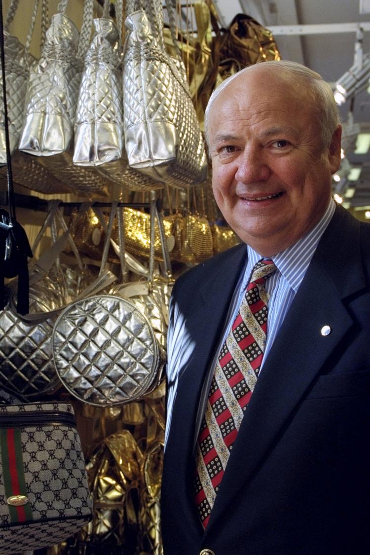 design. Harald Nielsen sælger tasker sammen med hustruen, og både Gucci og Hermès mener, at designet er kopieret. 