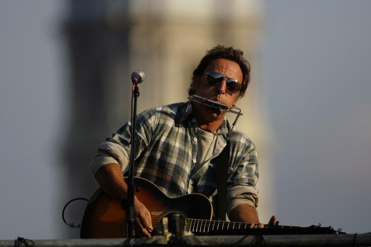 Dinosaur. Rocklegende Bruce Springsteen giver koncert på sommerens Roskilde Festival, til trods for at festivalen gerne vil fremstå progressiv og fremadskuende. 