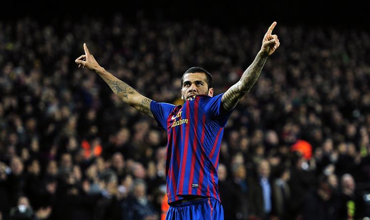 2-0. Med et drøn op i det ene målhjørne sørgede Dani Alves for scoringen til 2-0 for Barcelona. 