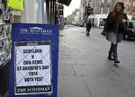 LØSRIVELSE. Valgkampen op til selvstændighedsafstemningen i 2014 er allerede gået i gang. Her ses plakat ud for kiosk i Edinburgh. 