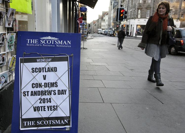 LØSRIVELSE. Valgkampen op til selvstændighedsafstemningen i 2014 er allerede gået i gang. Her ses plakat ud for kiosk i Edinburgh. 
