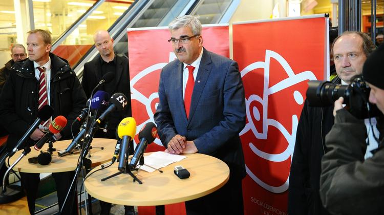 AFGANG. Håkan Juholt fotograferet, da han meddelte, at han trak sig som formand for Socialdemokratiet. Nu har partiet fundet hans afløser, skriver de svenske medier. 