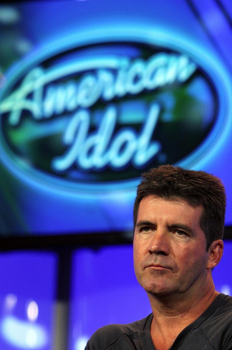 Ond. Simon Cowell er bedst kendt som den onde dommer i American Idol, hvor han har fået vores egen Thomas Blachman til at ligne en sød lille kattekilling. 