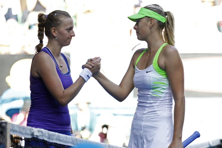 REVANCHE. Sidste år vandt Petra Kvitova (tv.) Wimbledonfinalen over Maria Sharapova, men i dag fik russeren revanche. 