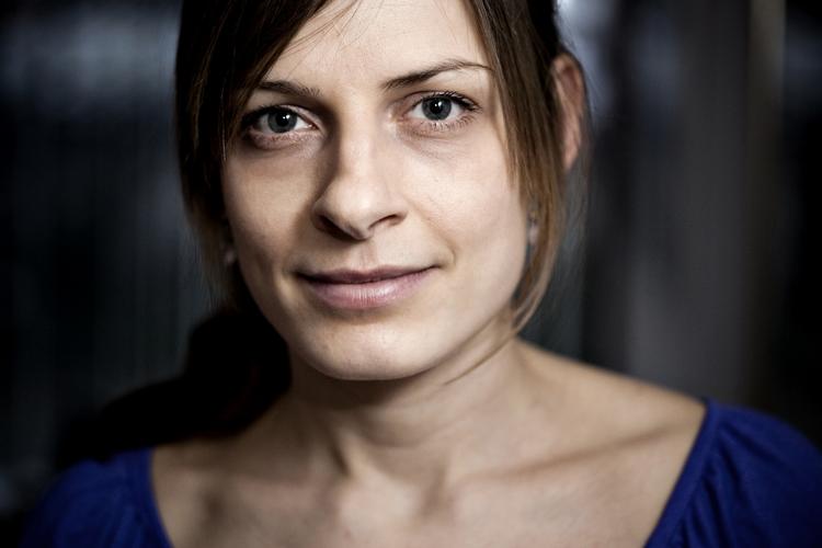 For små sko. Anne Katrine Irgens bruger mindst 41 i sko, og det er svært at finde i butikkerne. Derfor ender hun tit med for små sko, eller sko, hun faktisk synes, er grimme. 
