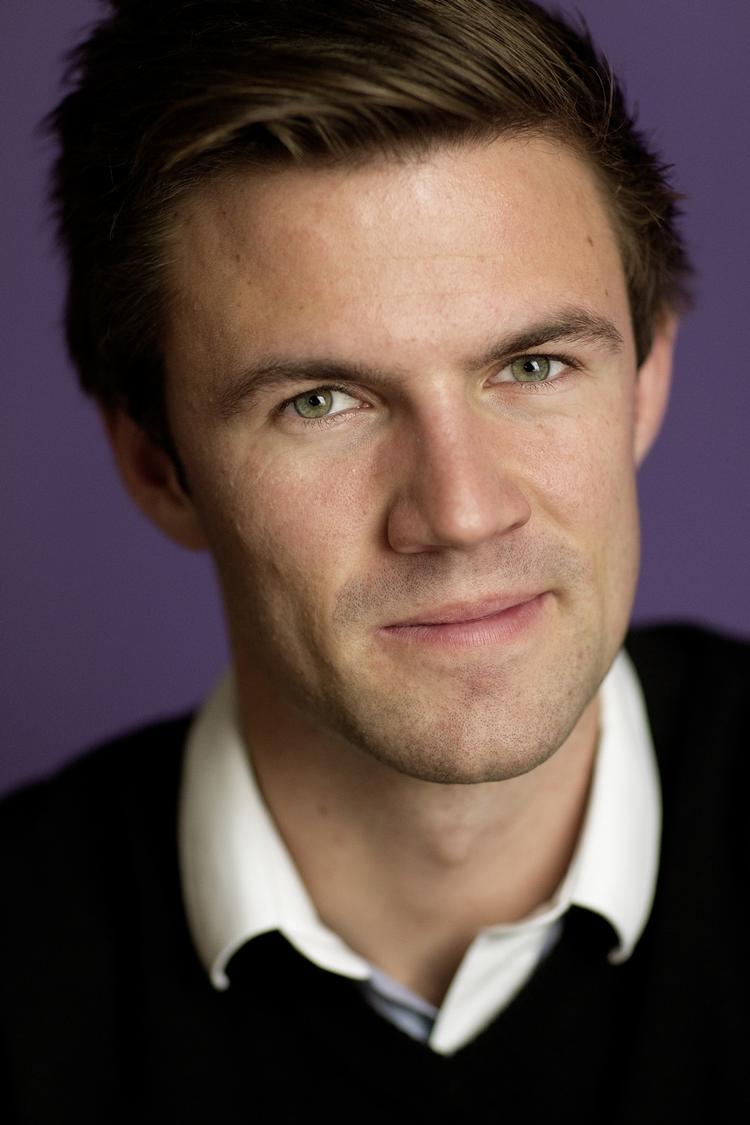 FORUNDRET. De radikales Jeppe Mikkelsen (R), hans regeringskolleger i SF og støttepartiet Enhedslisten under sig dybt over Venstres Karsten Nonbo. 