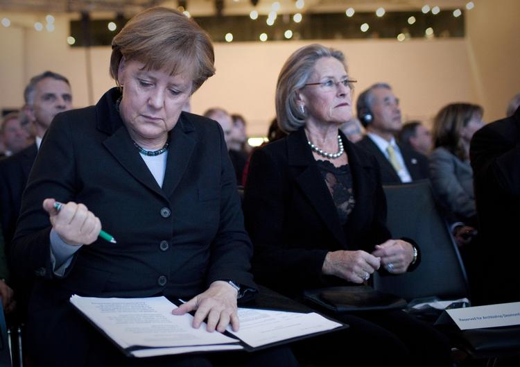 Slut. I et interview gav Angela Merkel yderligere udtryk for, at Tysklands grænse for at stille midler til rådighed for en haltende eurozone er ved at være nået. 