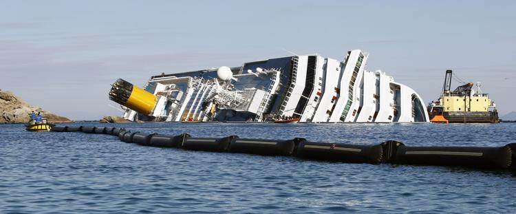 Ulykke. Det er 13 dage siden, at 'Costa Concordia' stødte på et klippeskær ud for øen Giglio. 