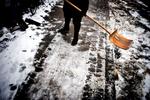 Vinter. Fyn og Jylland har fået op til fem centimter sne i nat. Snevejret klinger af, efterhånden som det drager mod Østdanmark. 