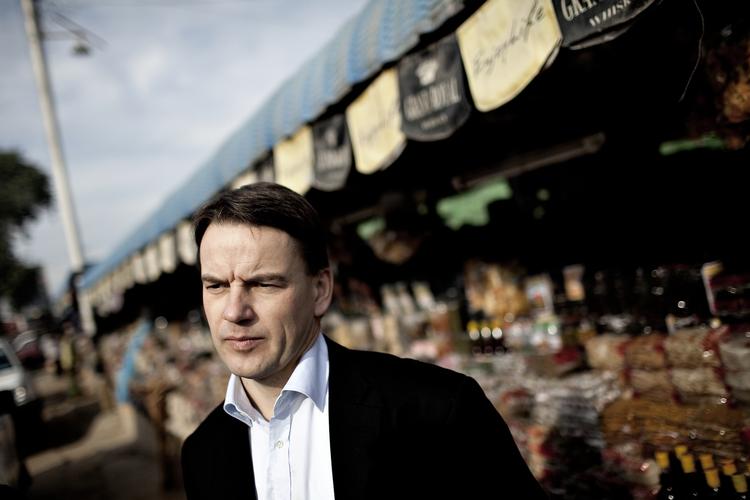 Åbenhed. Der skal være mere åbenhed om de knap 15 milliarder kroner, der udgør Danmarks ulandsbistand, mener udviklingsminister Christian Friis Bach (R), der vil holde DI og andre aktører uden for indflydelse. 