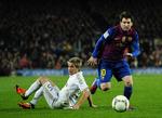 Gud. Lionel Messis status i FC Barcelona er indiskutabel - særligt når han tørrer en Real Madrid-spiller. 