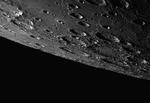 CLOSEUP. Nasa har også givet os nærbilleder af nogle af himmelrummets drabanter. Her er Merkurs overflade fotograferet af Messengersonden. 