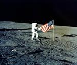 RUMFORSKNING. Nasa har haft flere missioner, der har givet os den værdifulde viden om universet. Her er det Charles Conrad, fotograferet under en af de tidlige missioner, Apollo 12's togt til Månen i 1969. 