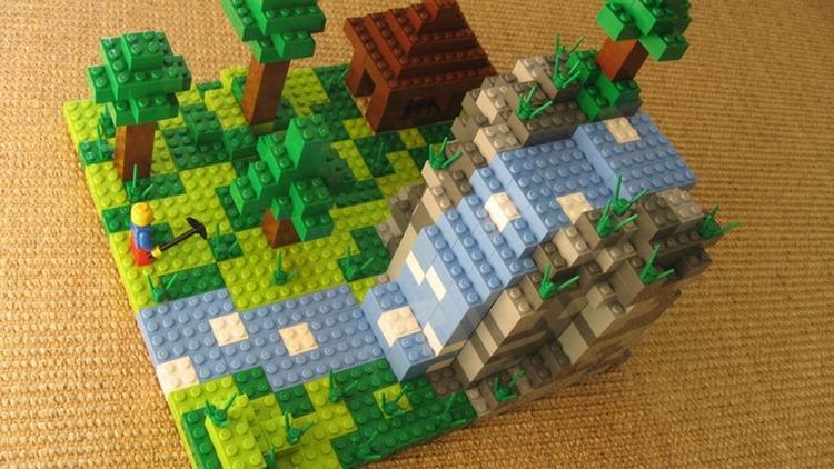 Klodser Her lidt vand, her lidt mursten... LEGO udvikler nu byggesæt baseret på det populære svenske onlinespil Minecraft 