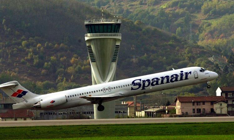 Askeproblemer. Flytrafikken til og fra Spanien nærmer sig det normale. Men der er problemer i det nordlige Italien. 