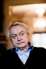 Helhed. Peter Kemp fyldte tirsdag 75 og udgav i går sit hidtil største filosofiske værk, der geninstallerer troen på helheden. 