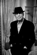cohen. Efter at have indstillet sig på pension og meditation løb manageren med pengene. Så måtte Leonard Cohen på landevejen igen. Det gav åbenbart så meget nyt liv til en gammel ceremoni, at Cohen kunne gå i studiet og indspille det bedste album, siden han var midaldrende. 