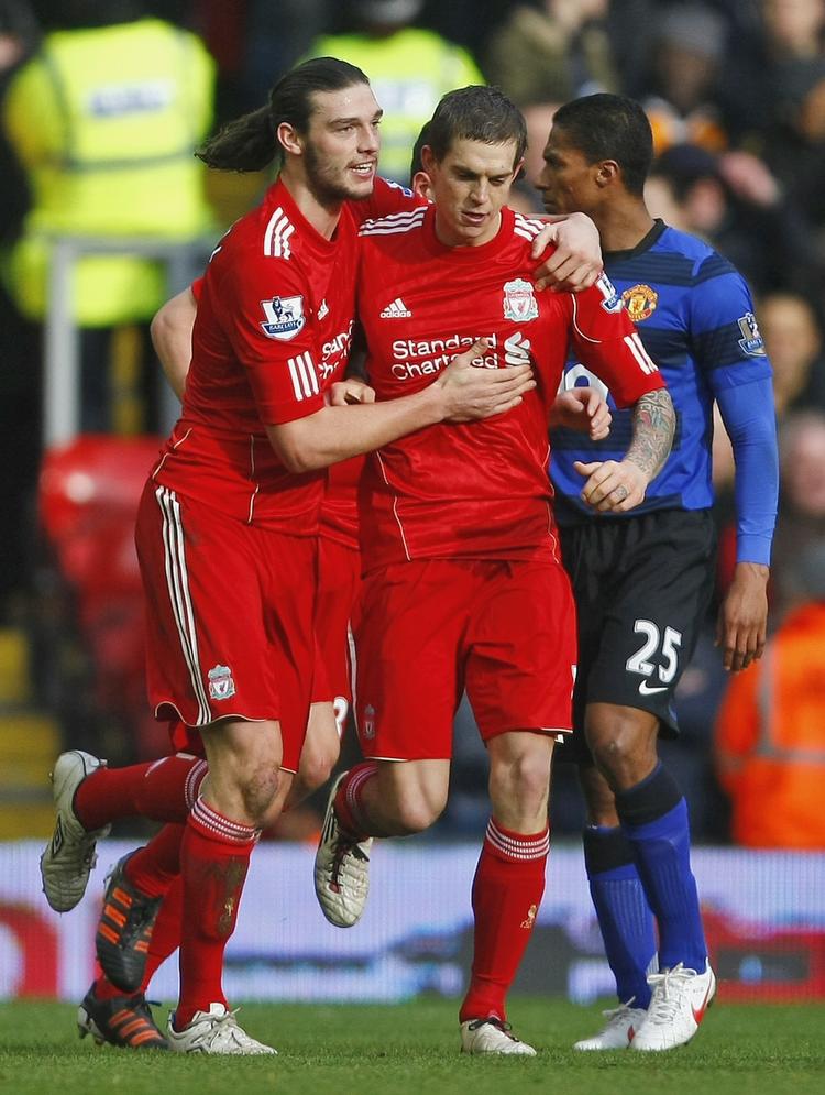 Mål. Daniel Agger ønskes tillyke af holdkammeraten Andy Carroll, der i sidste minut havde mulighed for at øge til 3-1. 