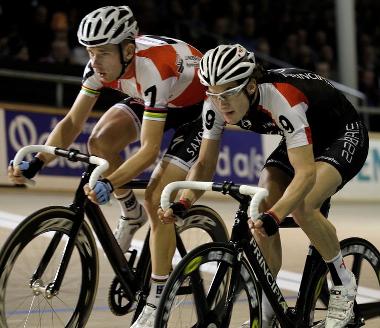 Kapløb. Marc Hester (med nr. 9) i kamp med Michael Mørkøv ved det københavnske seksdagesløb i Ballerup sidste år. 