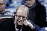 Afslappet. Ulrik Wilbek fotograferet i dag. Han har al mulig grund til at se afslappet ud, da han har statistikken er på hans side forud for EM-finalen mod Serbien i eftermiddag. Men mon ikke kinderne blusser op i rødt, når kampen er i gang. 