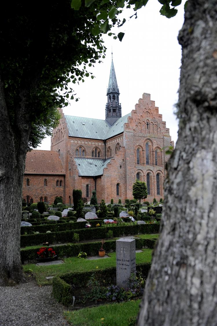 Skatkammer. Løgumkloster kirke rummer flere historisk kulturskatte. 