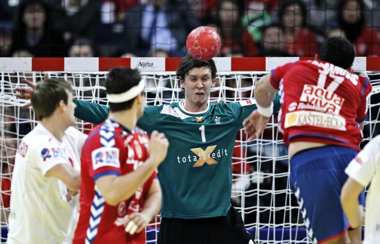 Verdensklasse. Selv ikke et serbisk projektil, der ramte Landin i ansigtet i 2. halvleg, kunne stoppe den danske målmands storspil. 