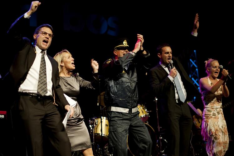 Landsmøde. »Konservativ, konservativ, det bliver bedre dag for dag«, gjaldede det på det konservative landsråd i sidste weekend i en coverversion af Nanna Lüders Jensens 'Gi' en hånd til Afrika' fra 1985. 