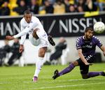 Fysik. Kenneth Zohore (t.v.) er en stor og bred angriber på 188 cm og næsten 100 kilo. 