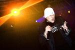 Rus. Sanger i Happy Mondays Shaun Ryder var mildest talt ustyrlig og befandt sig mest i en rus af piller og alkohol inden bandet gik fra hinanden i 1992. Shaun Ryder slæbte eksempelvis engang en tysk Lugerpistol med til et pressemøde. 