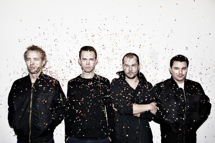 energi. Spleen United har denne gang sluppet neonfarverne og en hidsigere energi ind, der er strøget som farvestrålende pletter over musikken. 