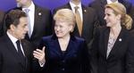 enighed. Den franske præsident Nicolas Sarkozy, Lithauens præsident dalia Grybauskaite og danske Helle Thorning-Schmidt efter enighed om finanspagt i Bruxelles i går. 